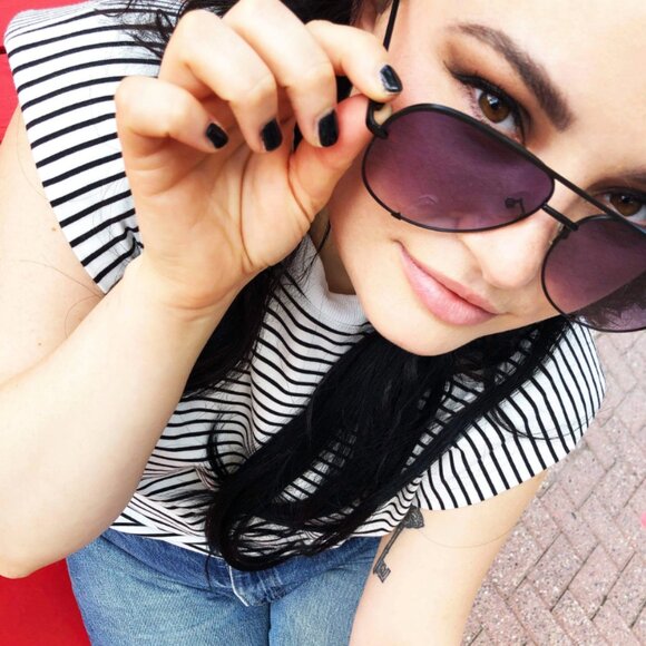 Sleeveless Black and White Padded Shoulder Striped Tee - Picture 3 of 4